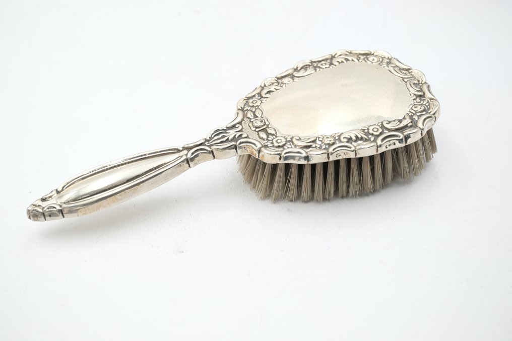 Figurka - Brush - Srebro pr. 900 #1.0