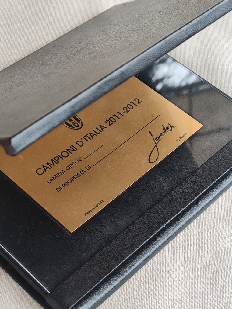 Ταγκά σε χρυσό 0,10 γραμμάρια Juventus πρωταθλητής 2011-12 - altro - Αθλητική πλακέτα - Χρυσός #2.1