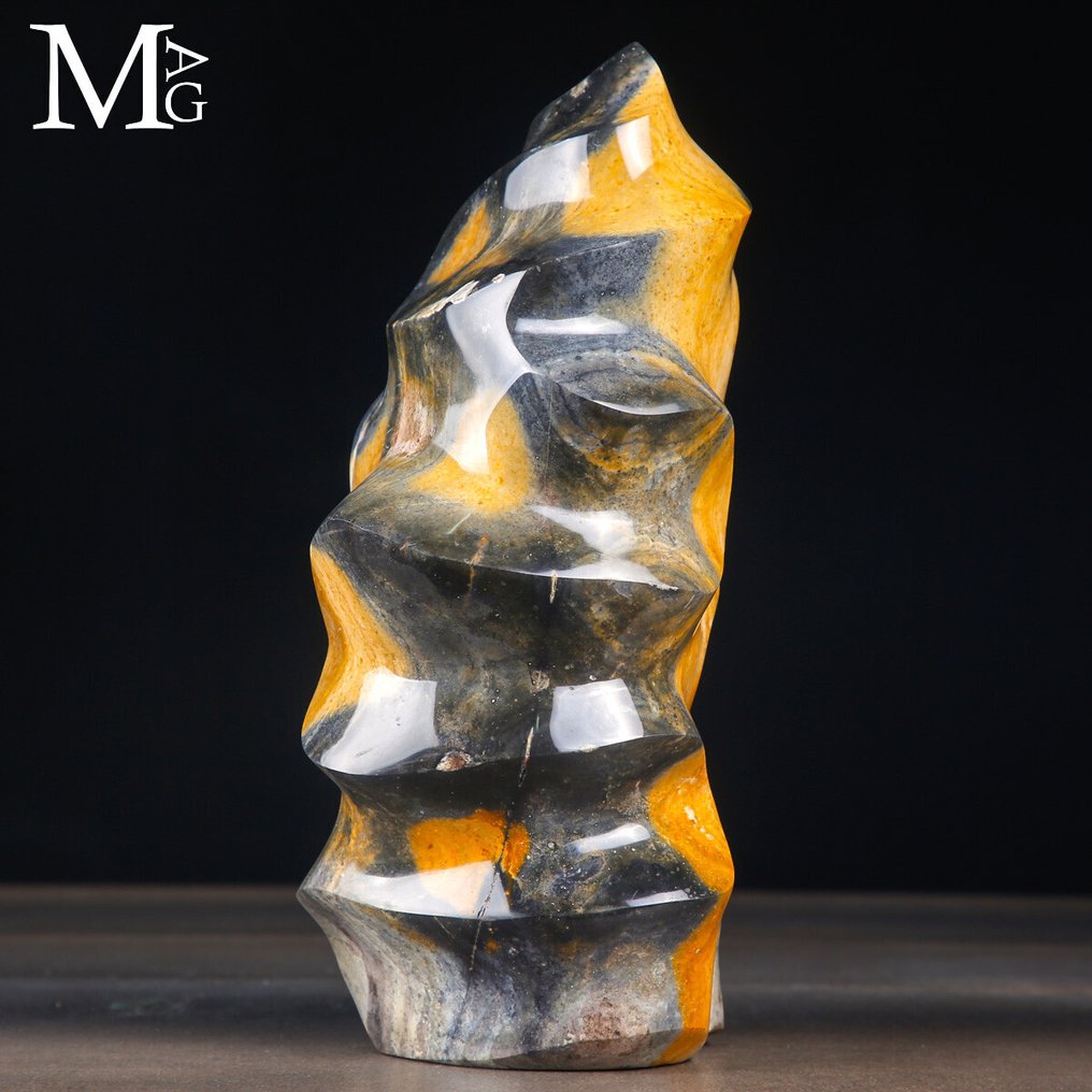 Flame-Cut Jasper Sculpture from Madagascar – Unique Hand-Carved Piece - Height: 244 mm - Width: 122 mm- 3404 g #4.3