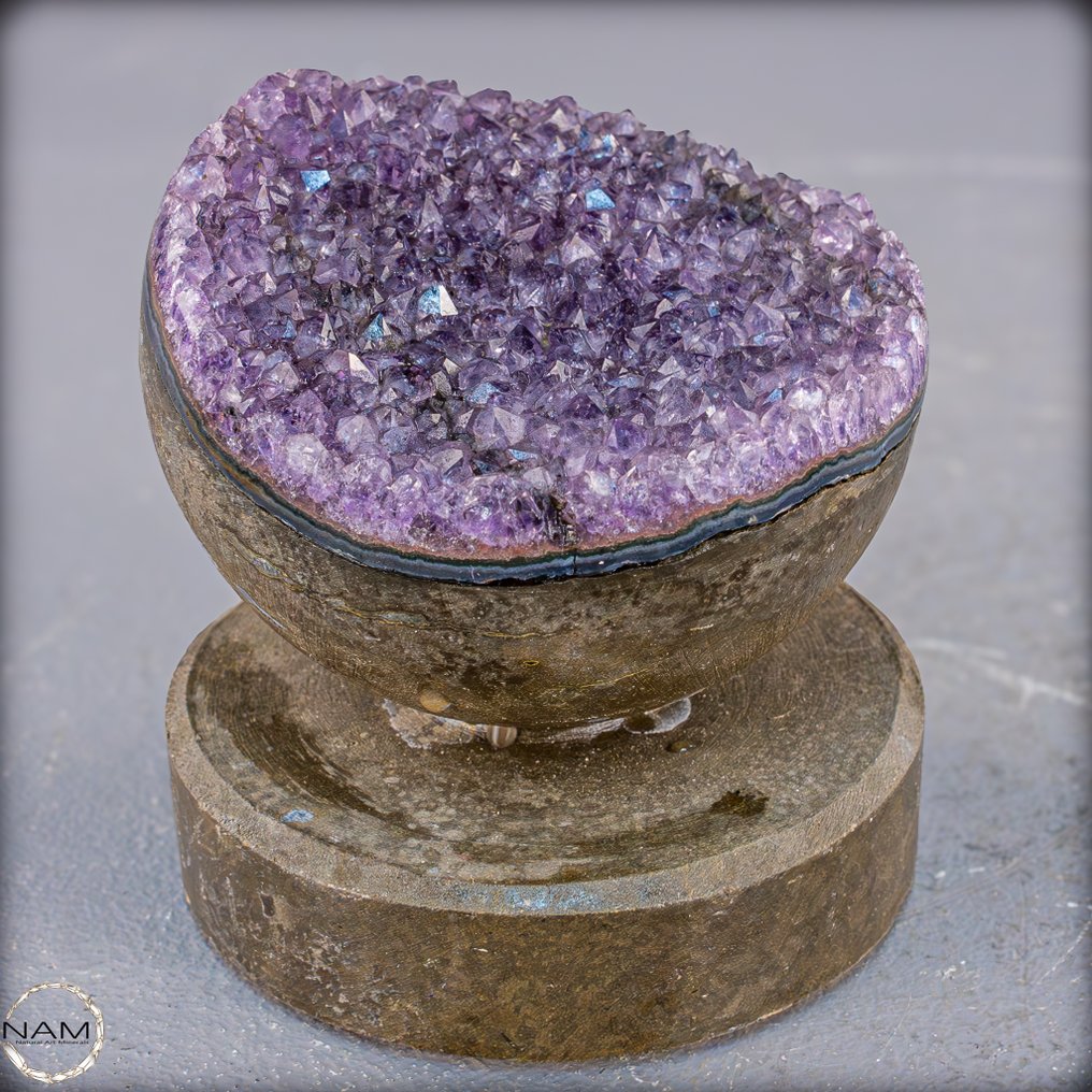 Φυσική δρύση αμέθοδος σε μαζική βάση πετρωμάτων. Ένα σπάνιο, δυναμικό θέαμα.- 675.21 g #3.2