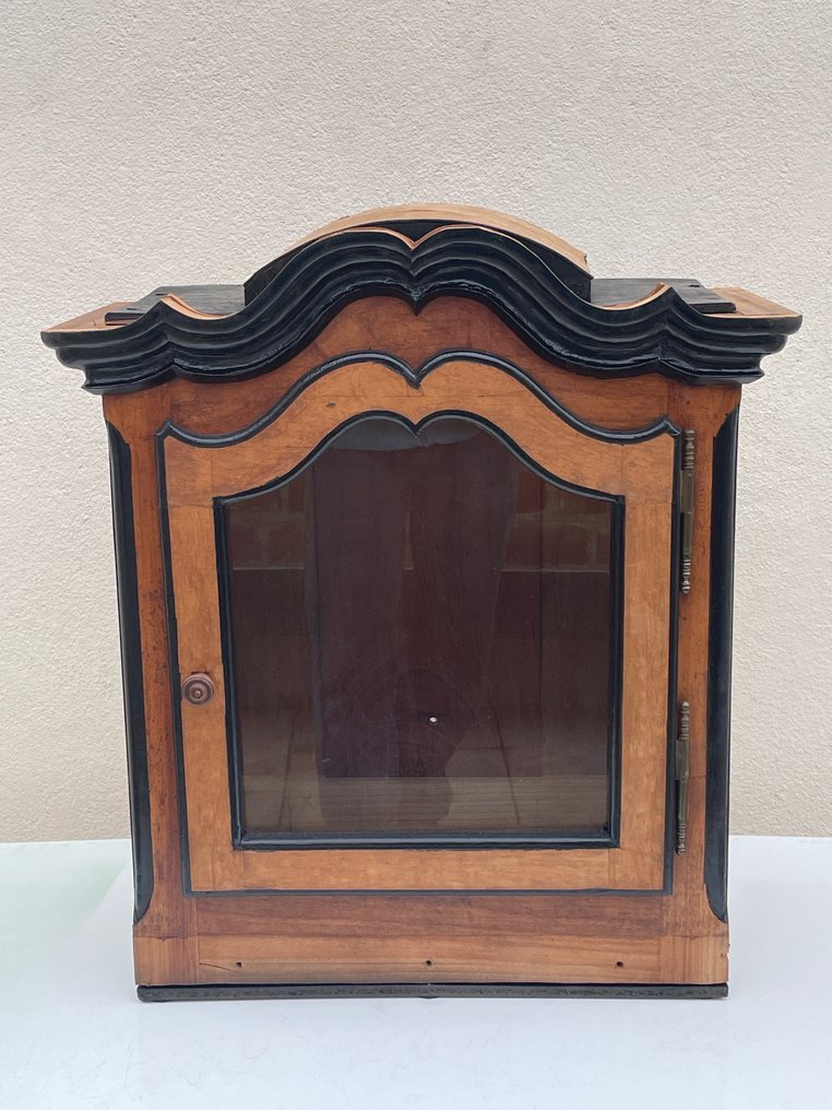 Armário com vitrine - Madeira, Vidro #1.0