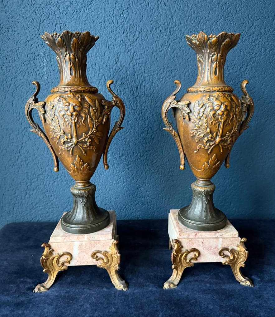 Cassolette (2) - Marble, Spelter - Leeuwenkop & garlands #1.0