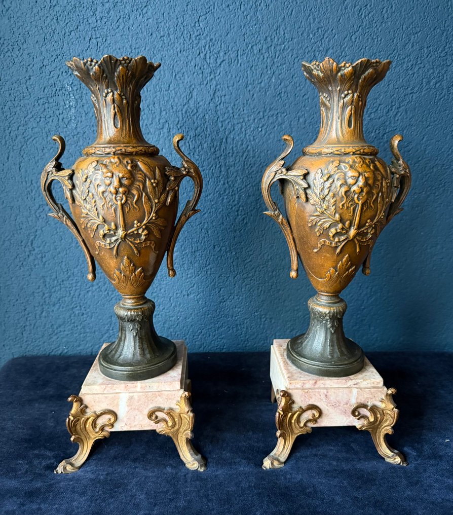 Cassolette (2) - Marble, Spelter - Leeuwenkop & garlands #1.0