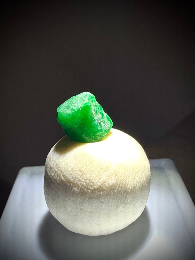 Smaragd Rå. 5,15 Ct. Topp grønn stor smaragdkrystall. 100 % spesialstykke! - Høyde: 8 mm - Bredde: 8 mm- 1.03 g #1.0