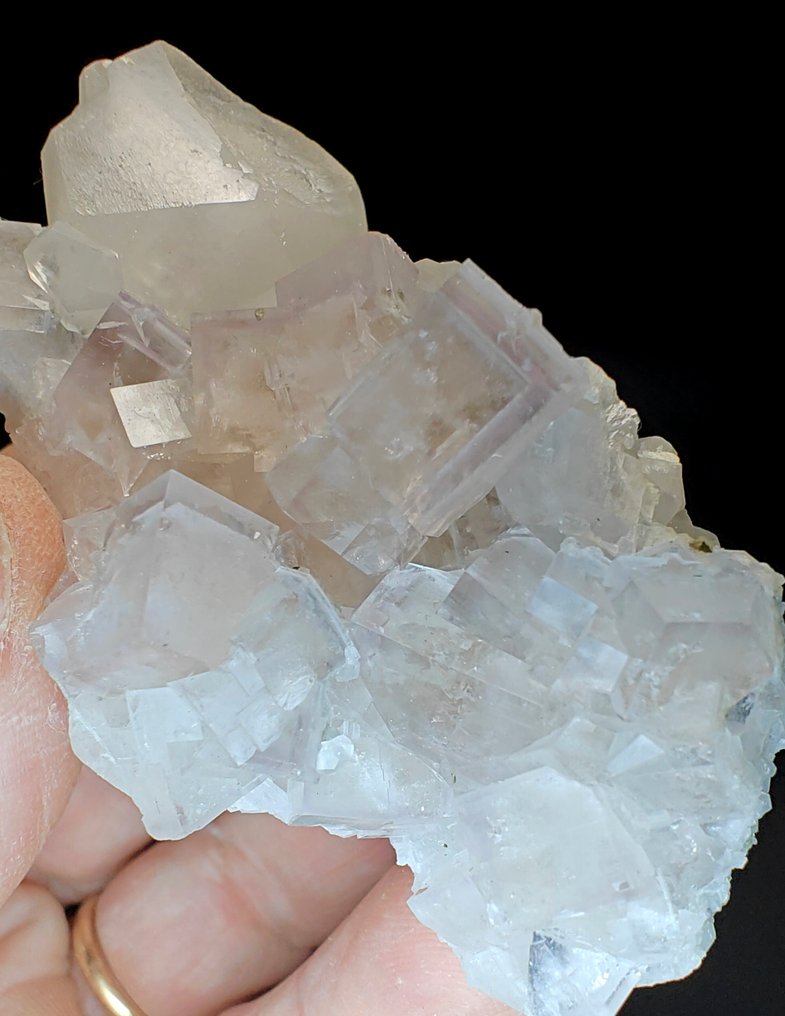 Φθορίτης Ασβεστίτης Διαφανή μωβ κυβικά κρύσταλλα φθορίζοντα - Ύψος: 8 cm - Πλάτος: 6 cm- 125 g #2.1