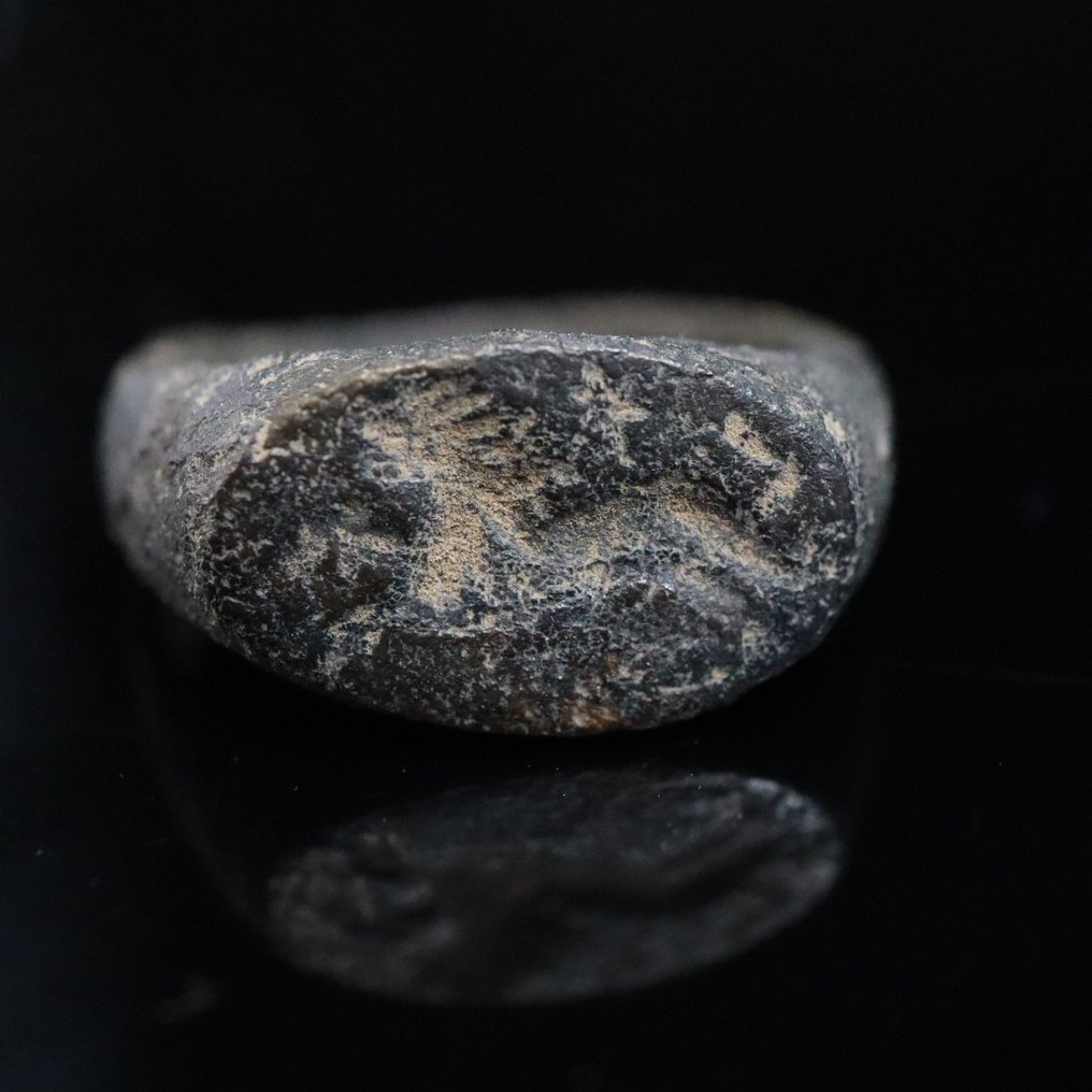 Αρχαία Ρωμαϊκή Χαλκός ζωομορφικός - Χαραγμένος λέων και ηλιακός αστέρας. Δαχτυλίδι (χωρίς τιμή ασφαλείας) #1.0