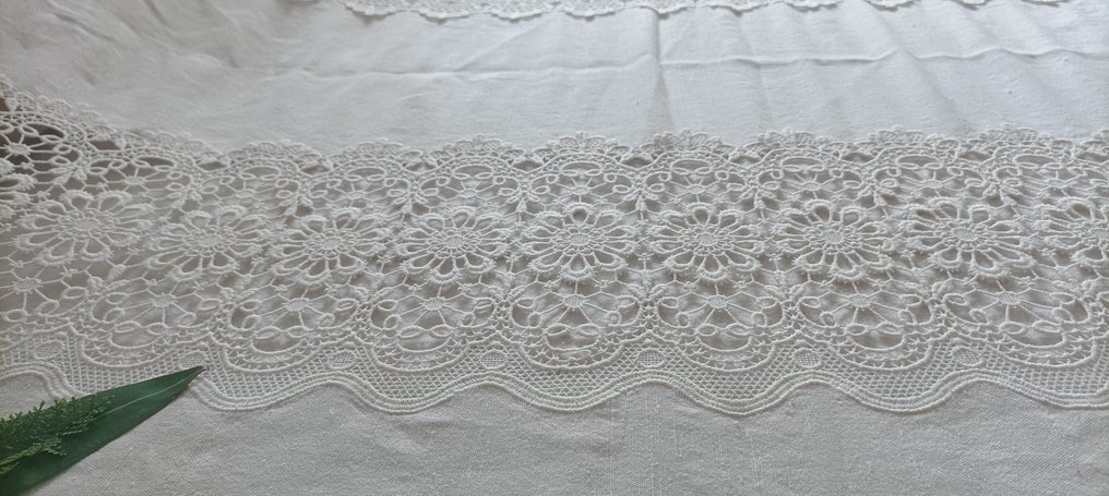Colcha magnífica de ajuar en lino con grandes bordados Guipir y fundas de almohada iguales. - Colcha  - 265 cm - 255 cm #3.2
