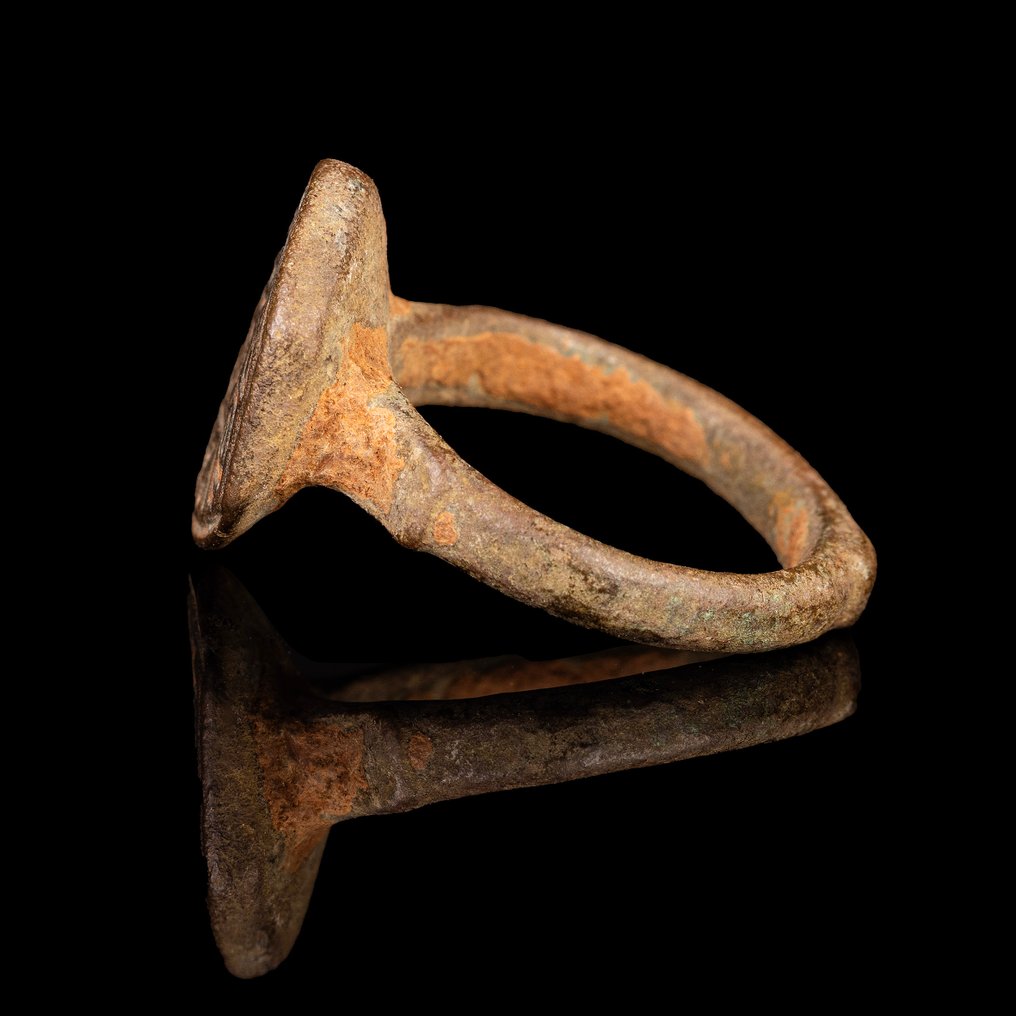 Medieval European Bronze Signet Ring with Scrollwork  (No reserve price) #1.0