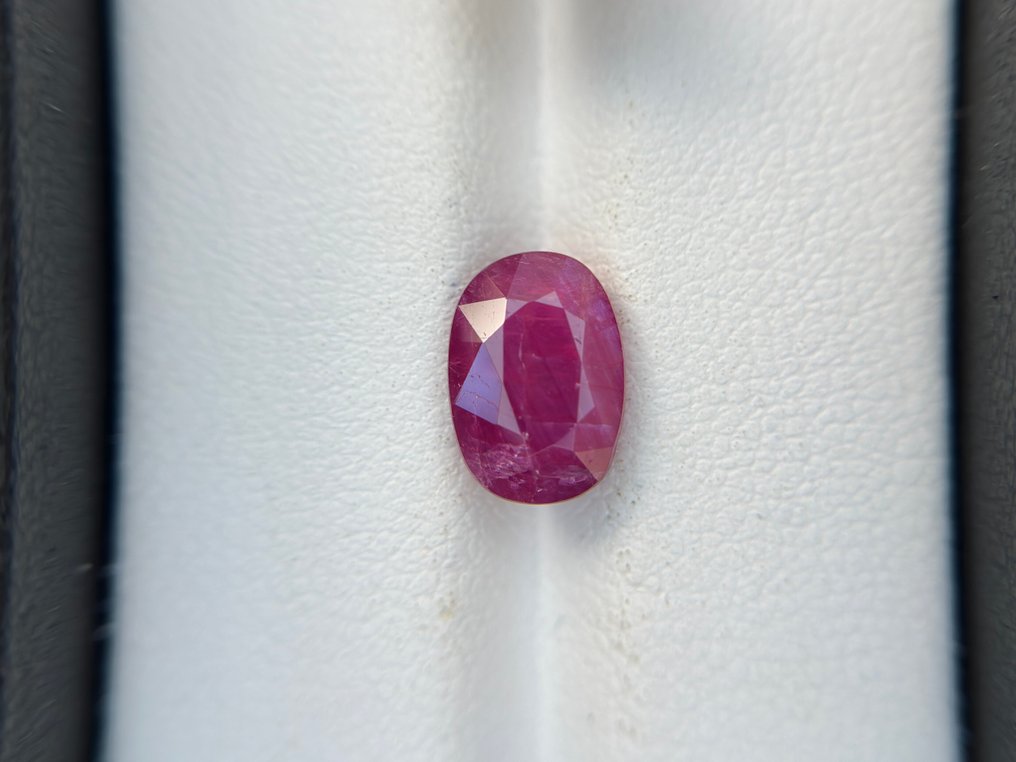 Nincs minimálár - 1 pcs Piros Rubin - 2.86 ct - Bellerophon Gemlab - Mozambik nincs hő rubin. #1.0