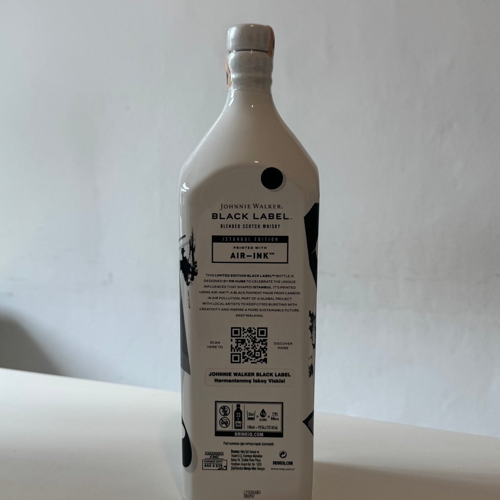 Johnnie Walker 12 years old Black Label - Istanbul Edition printed with Air Ink - 70cl #1.0