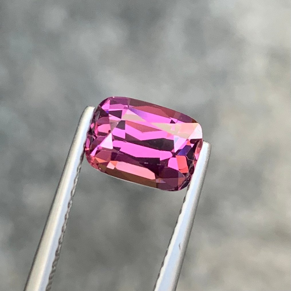 沒有保留價 - 1 pcs  粉色, 紫色 尖晶石  - 2.05 ct - 國際有色寶石協會 (ICA GemLab) - 天然顶级尖晶石 #1.0