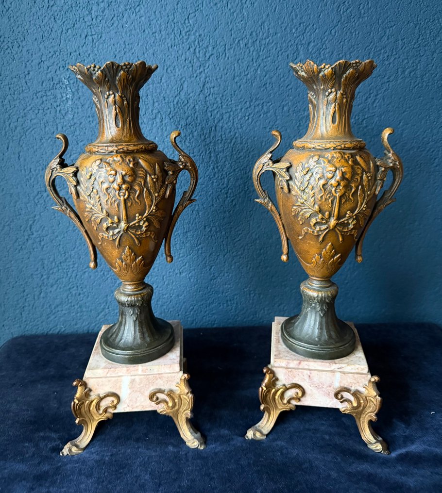 Cassolette (2) - Marble, Spelter - Leeuwenkop & garlands #2.1