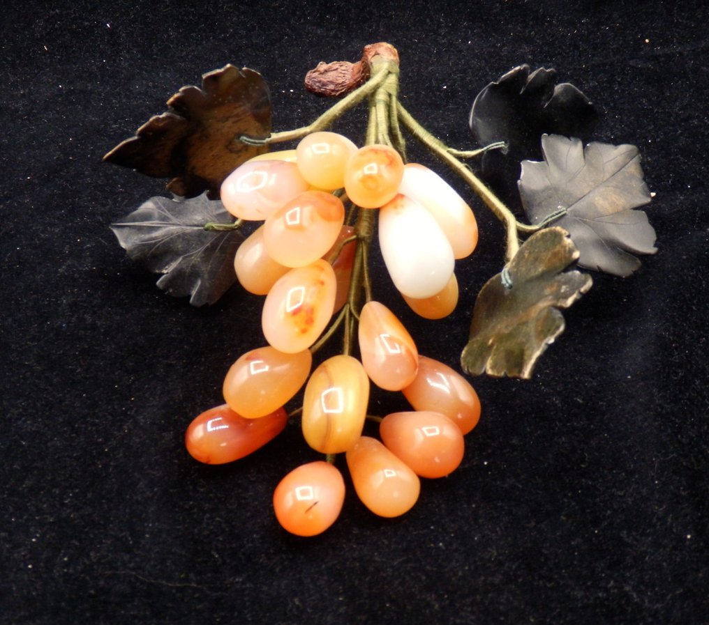 Rode Agaath - Carneool - Jade 一串由红色Agaath - Carneool(L)和玉叶组成的硬石葡萄 - 高度: 16 cm - 闊度: 17 cm- 400 g #1.0