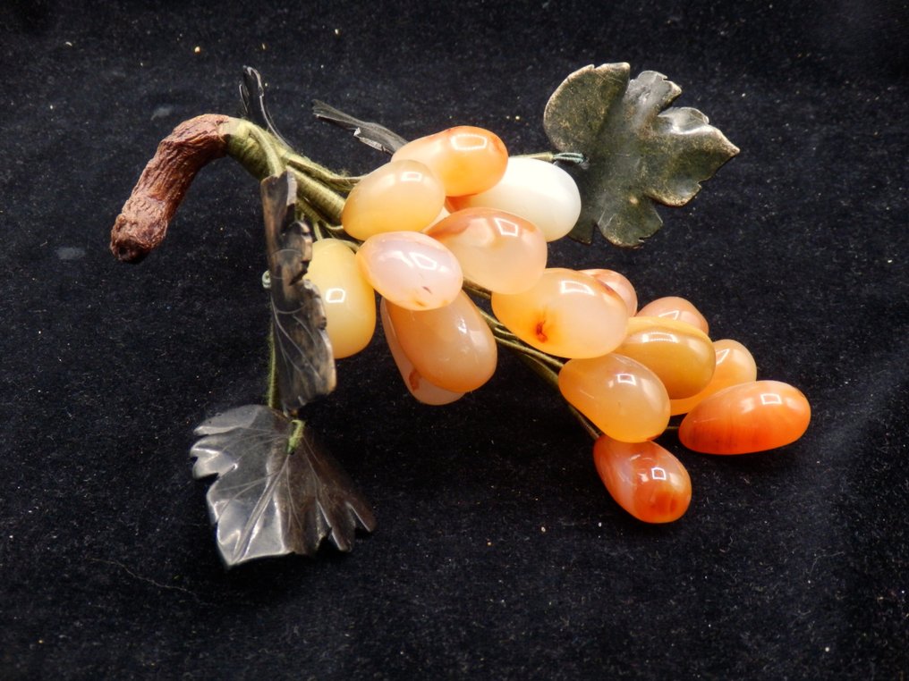 Rode Agaath - Carneool - Jade 一串由红色Agaath - Carneool(L)和玉叶组成的硬石葡萄 - 高度: 16 cm - 闊度: 17 cm- 400 g #2.1