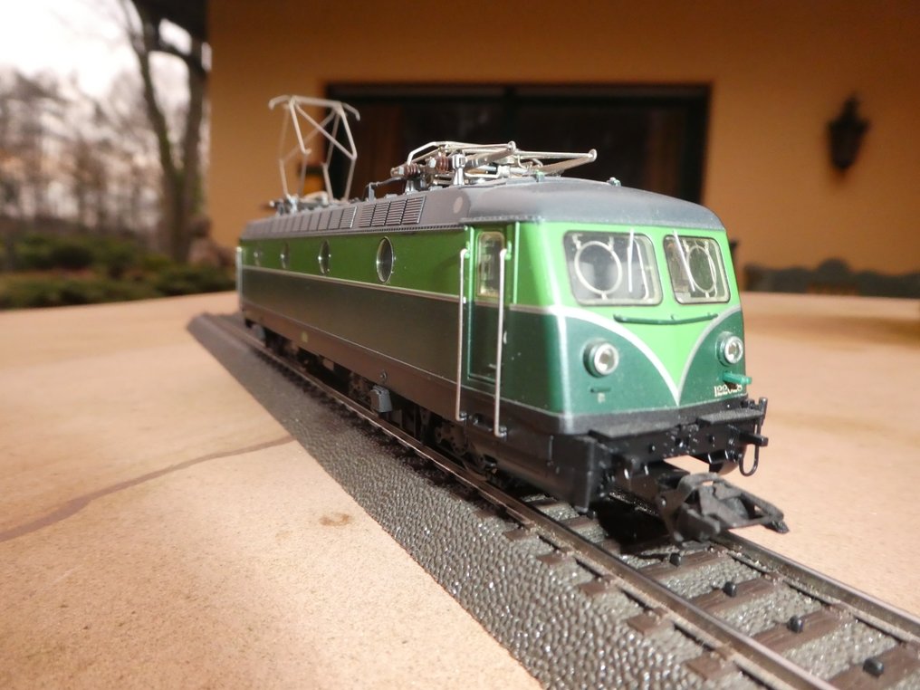 Märklin H0轨 - 37231 - 电力机车 (1) - 电力机车系列122 - NMBS #1.0