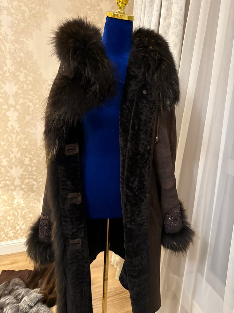 Artisan Furrier - Cappotto di pelliccia #1.0