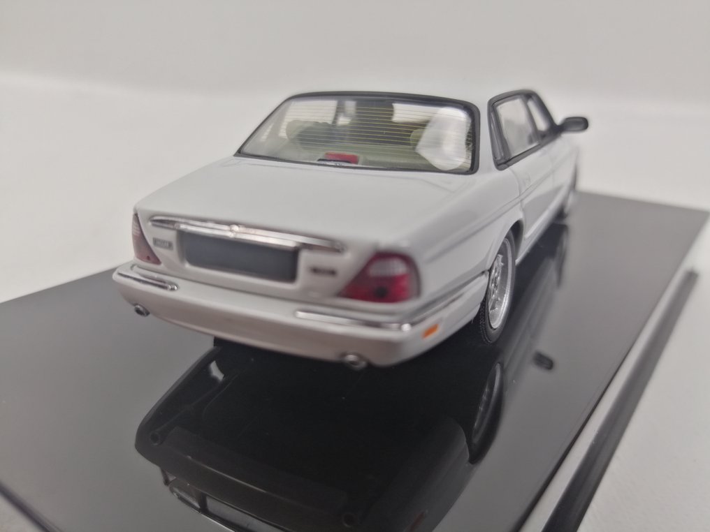 Autoart 1:43 - Modellino di auto - Jaguar XJR white - AUTOART-new #2.1