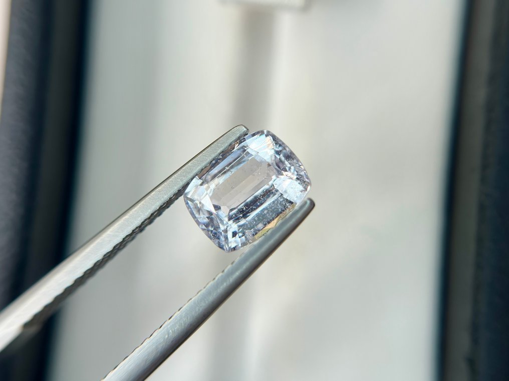 沒有保留價 - 1 pcs  無色 藍寶石  - 2.46 ct - Bellerophon Gemlab - MADAGASCAR SAPPHIRE #1.0