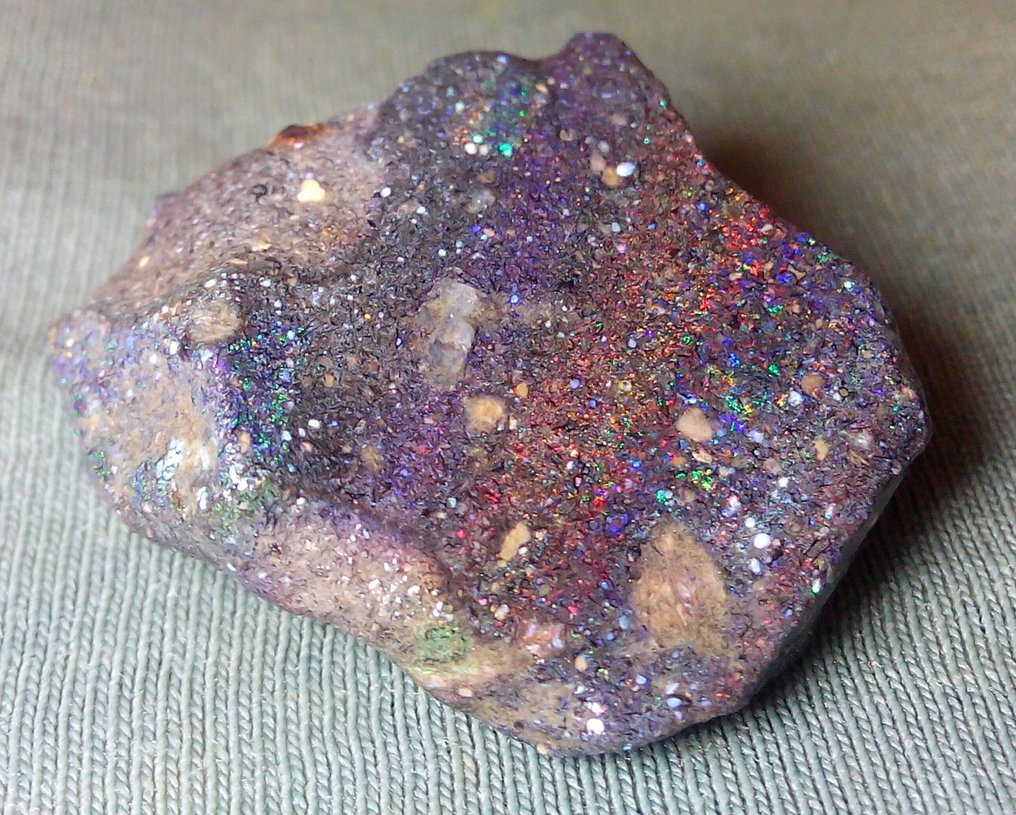 34,5 cts - Top Colors - Honduras Black Opal Karkea- 6.9 g #1.0