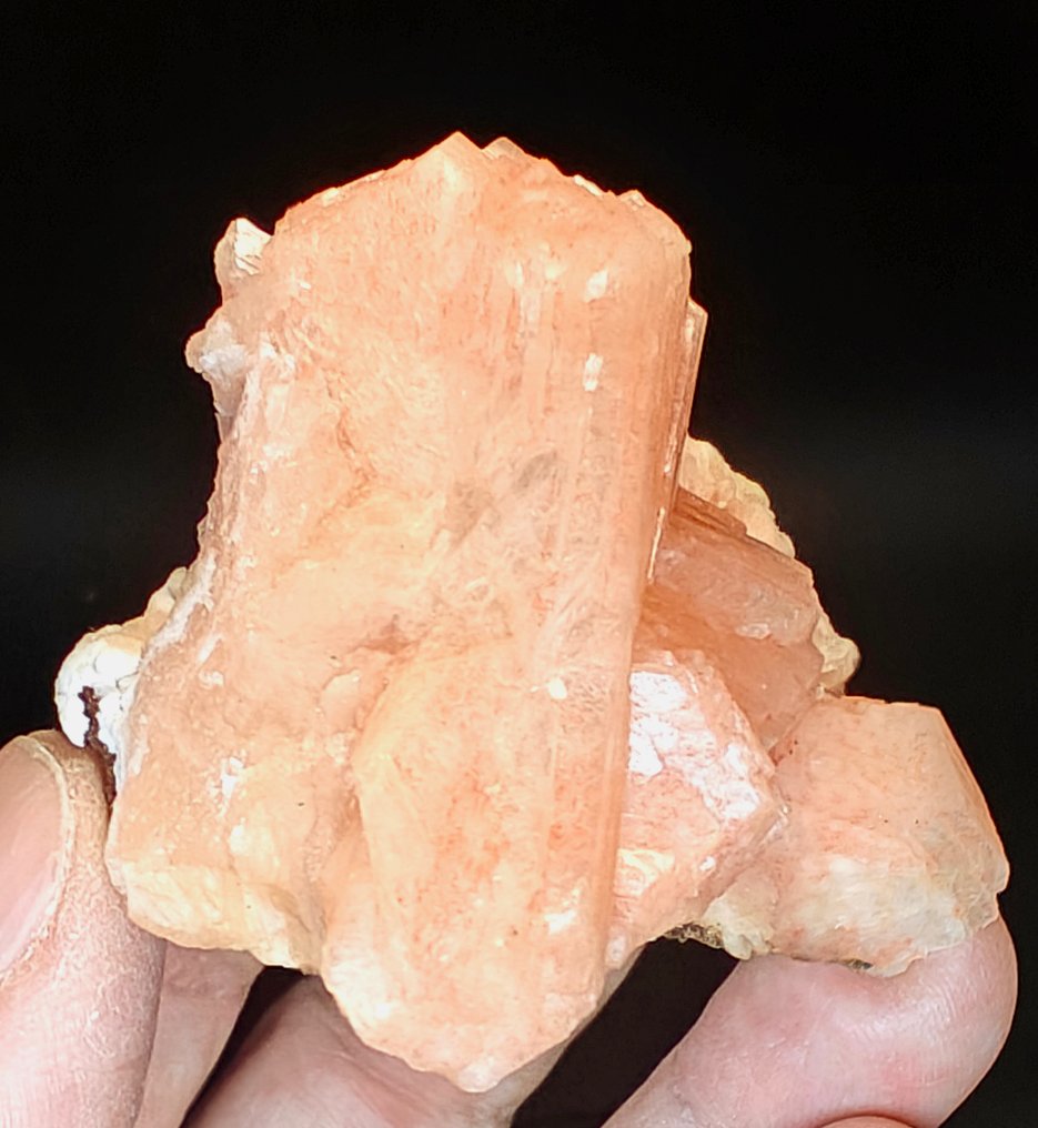 Deep color stilbite cluster - Height: 6 cm - Width: 5 cm- 98 g #4.3