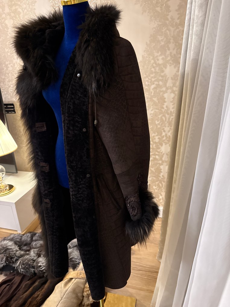 Artisan Furrier - Cappotto di pelliccia #1.0