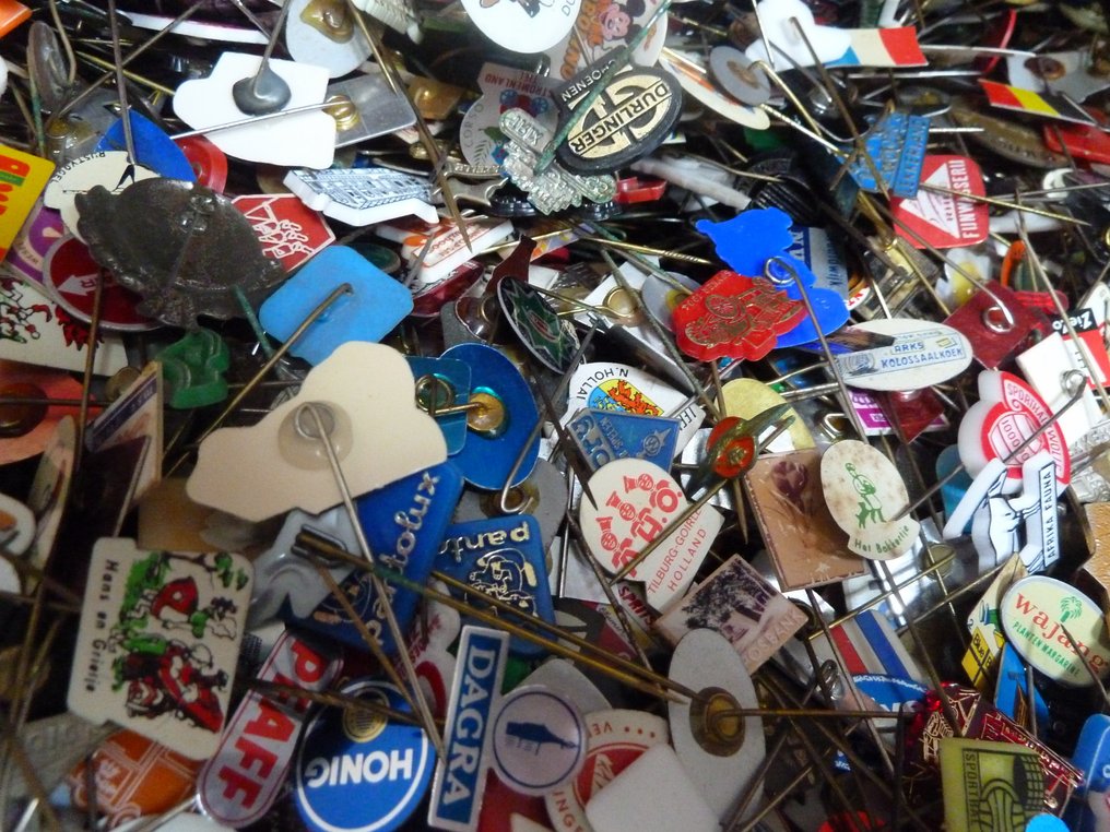 Collezione a tema - Un'altra collezione divertente di ogni tipo di spille, e questa volta ci sono più di 4500 pezzi. #3.2