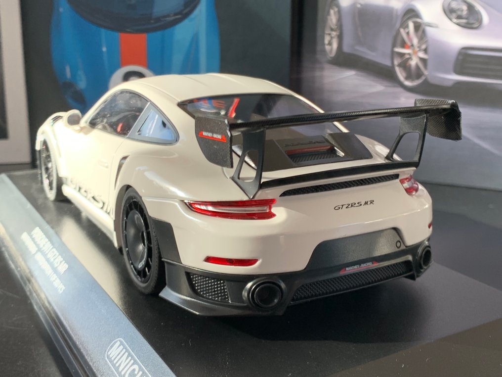 Minichamps 1:18 - 模型跑车 - Porsche 911 GT2 RS MR #3.2