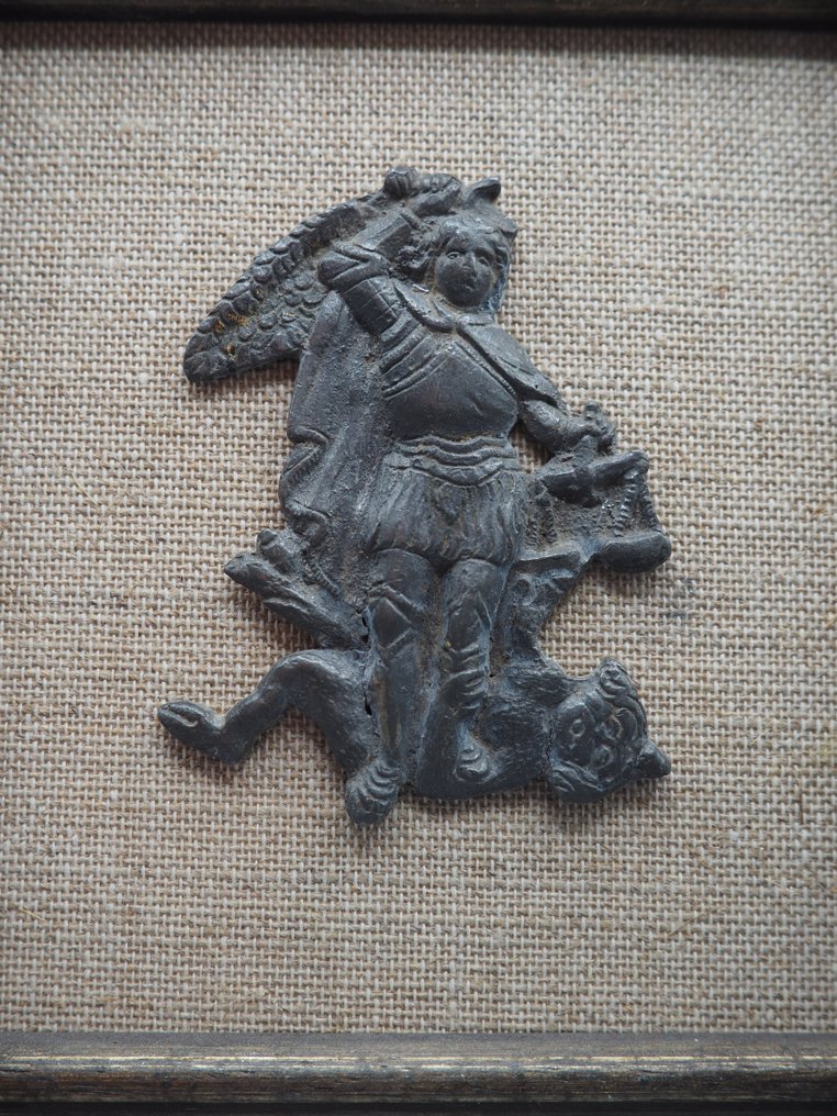 Ανάγλυφο, Set of Two 17th-Century pewter Plaques — St. Michael Psychostasis & The Madonna - 11 cm - Κασσίτερος #4.3