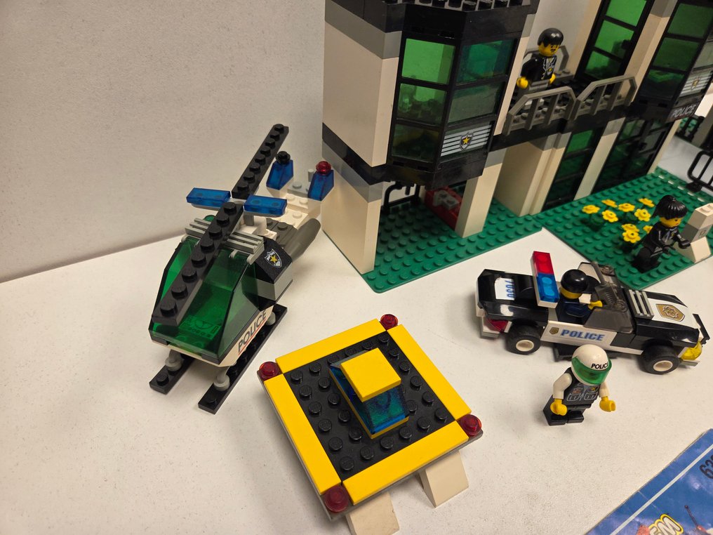 Lego Set - World City - LEGO Command Post Central 6332+LEGO Squad Car 7030 #2.1