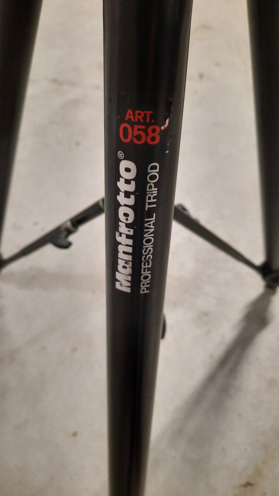 Manfrotto Art. 058 tripod; head #136 Stativ #2.1