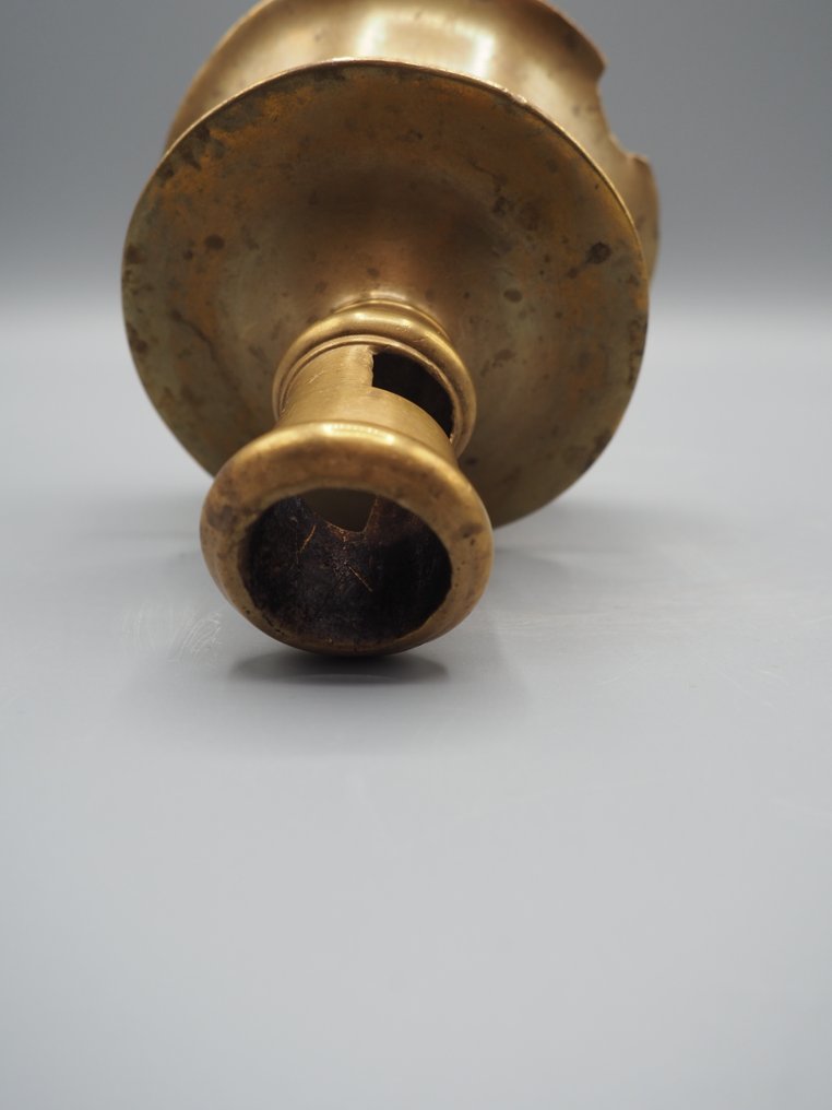 Suport de lumânări - Alamă - Un suport pentru lumânare, olandez, secolul al XVI-lea. #2.1