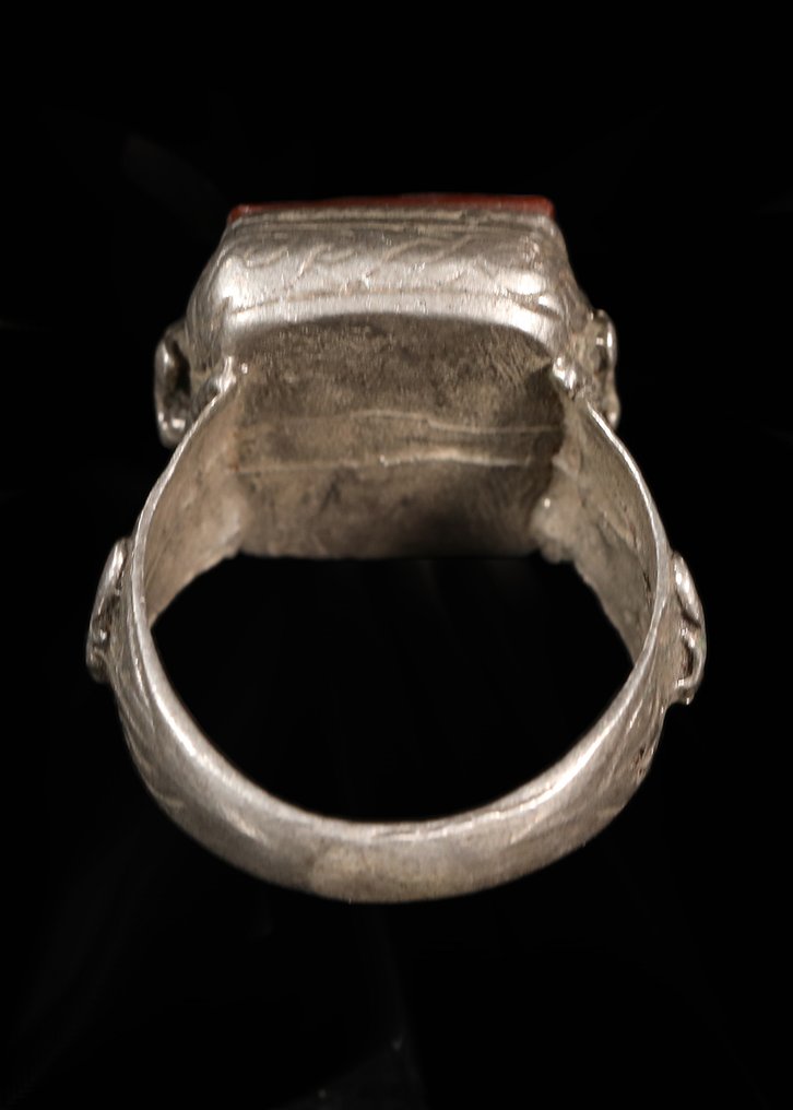 Iszlám Oszmán/Beduin stílus ezüstfém Gyűrű piros keménykő intaglio oroszlánnal. (Nincs minimálár) #3.2