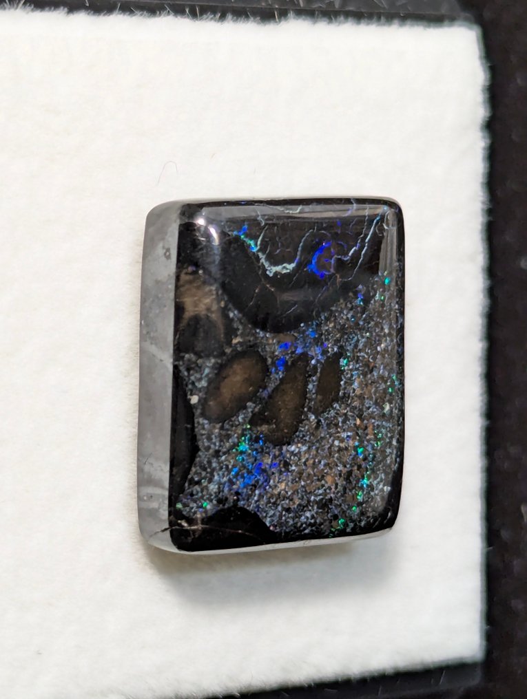15.3 ct - Natural Boulder Opal from Queensland, with Play of Color. Polished - Height: 18 mm - Width: 14 mm- 3.06 g - (1) #3.2