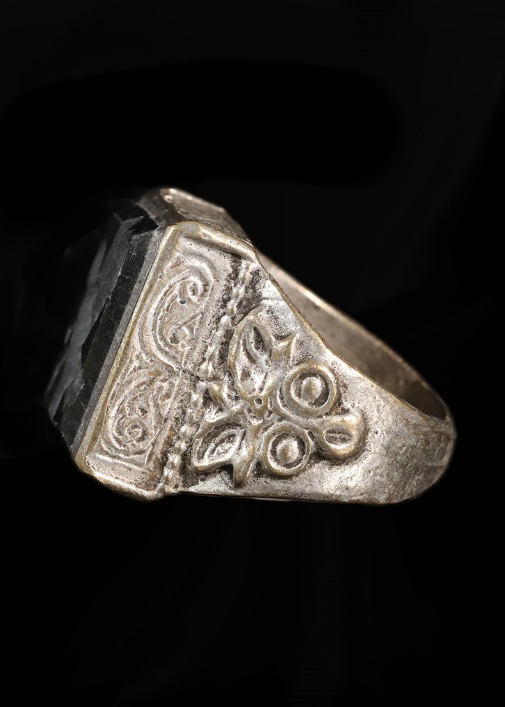 伊斯兰奥斯曼/贝都因风格 银金属 黑色硬石浮雕鸟戒指  (没有保留价) #1.0