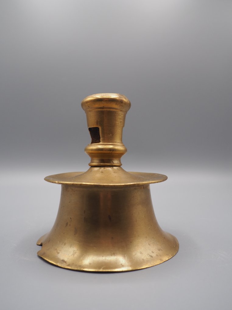 Suport de lumânări - Alamă - Un suport pentru lumânare, olandez, secolul al XVI-lea. #1.0