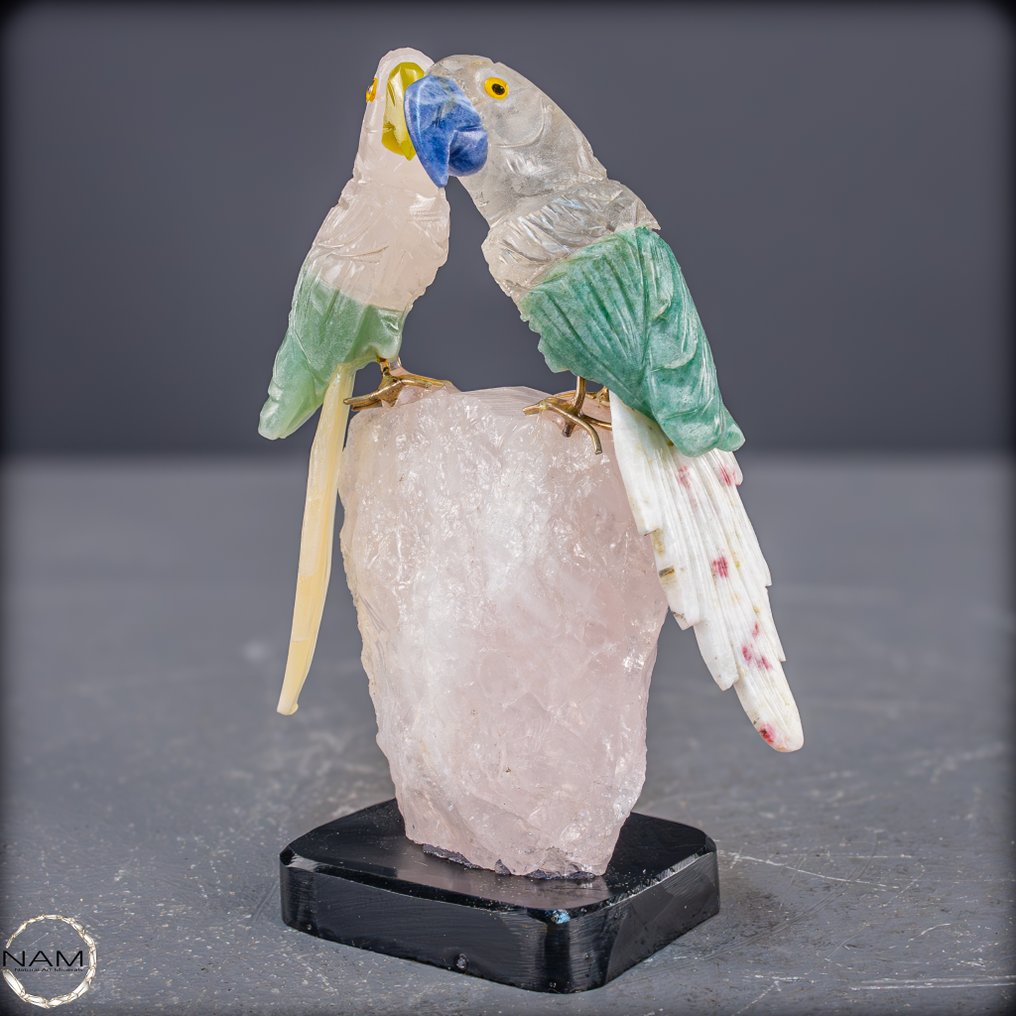 艾德尔斯坦雕塑——稀有的鹦鹉,由玫瑰石英、绿玛瑙、晶簇和缟玛瑙制成 在天然玫瑰石英上- 263.65 g #4.3