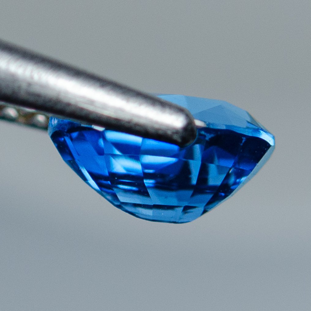 蓝色 尖晶石  - 1.57 ct - 莲花宝石实验室 - 去热钴 #1.0