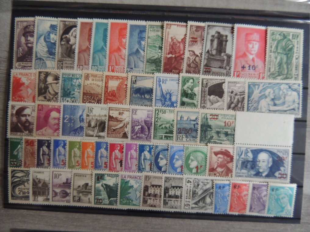 Frankrijk 1940/1945 - Volledig ensemble Yvert # 419/747 nieuw ** #2.1