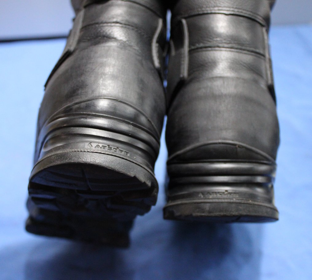 2 ζευγάρια στρατιωτικά παπούτσια, νούμερο 42, Άμυνα Ολλανδίας. - Στρατιωτικός εξοπλισμός #2.1