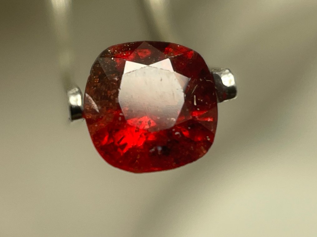 No reserve price - 1 pcs Red, Orange Spinel - 1.05 ct - Antwerp Laboratory for Gemstone Testing (ALGT) - fire-red spinel #2.1