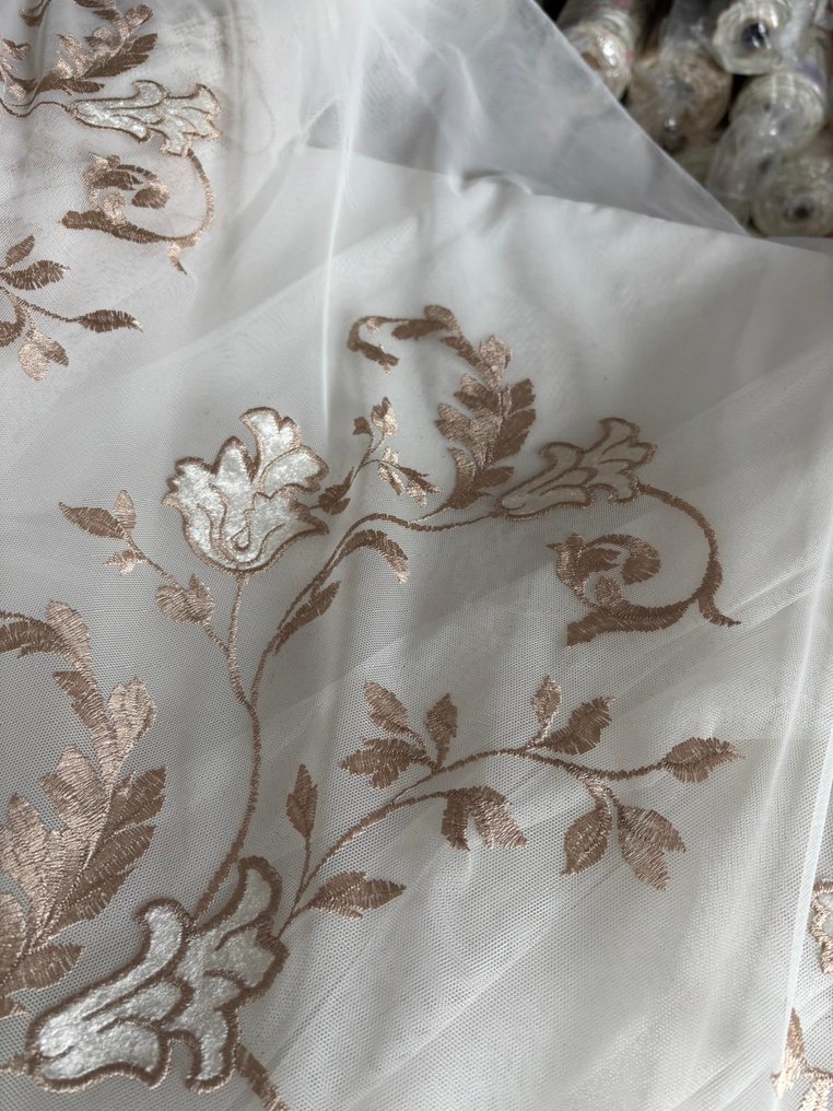 Precious curtain fabric: French embroidered and hemmed tulle at the base in Tortora and Light Cream. - Curtain fabric - 400 cm - 300 cm #1.0