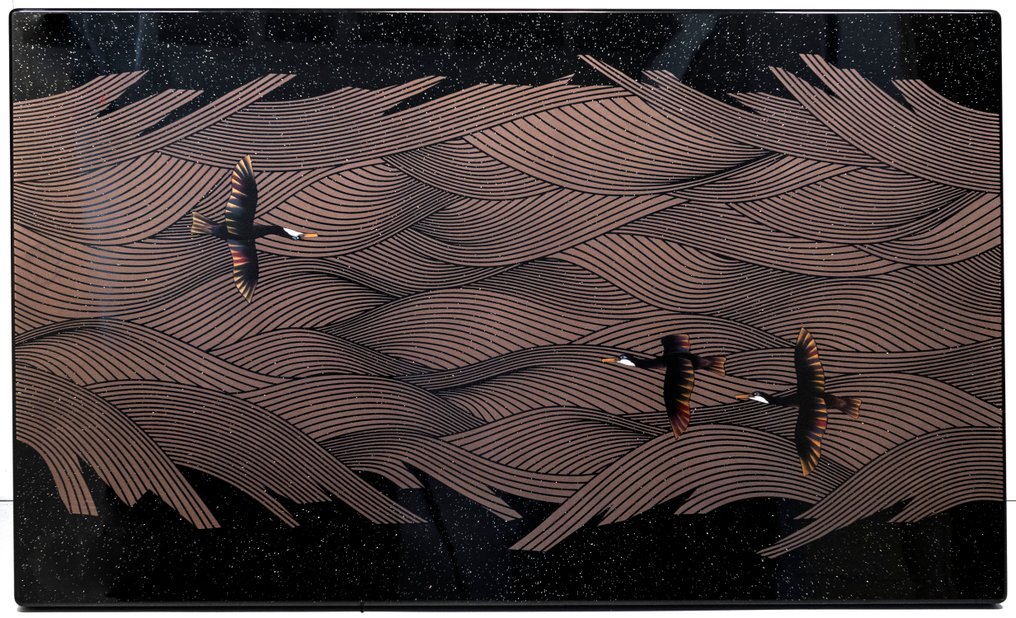 Tavolo - Lacca - A black lacquer low table with birds in flight over stylised waves - Giappone - Showa period (mid 20th century) - A lacquer low table #1.0