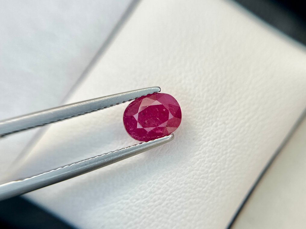 Ei pohjahintaa - 1 pcs  Punainen Rubiini  - 2.24 ct - Bellerophon Gemlab - Ei lämpöä punainen rubiini #3.2