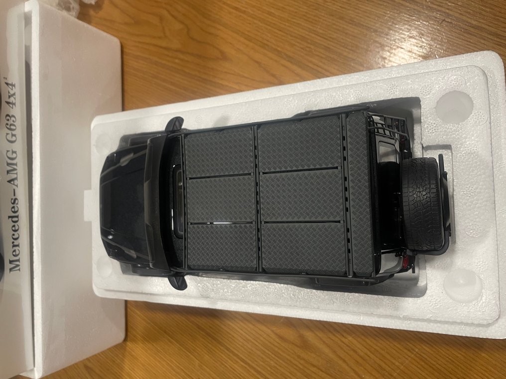 iScale 1:18 - Pienoismalliauto - Mercedes-AMG G63 4x4² - Ovet ja konepelti avattavissa #3.2