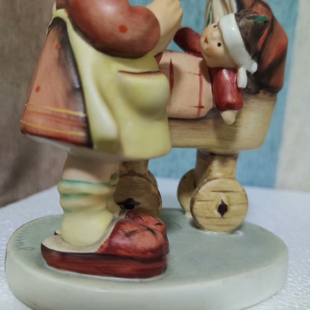 Hummel Goebel - Statue, Doll Mother - 11.5 cm - Porcelain #3.2
