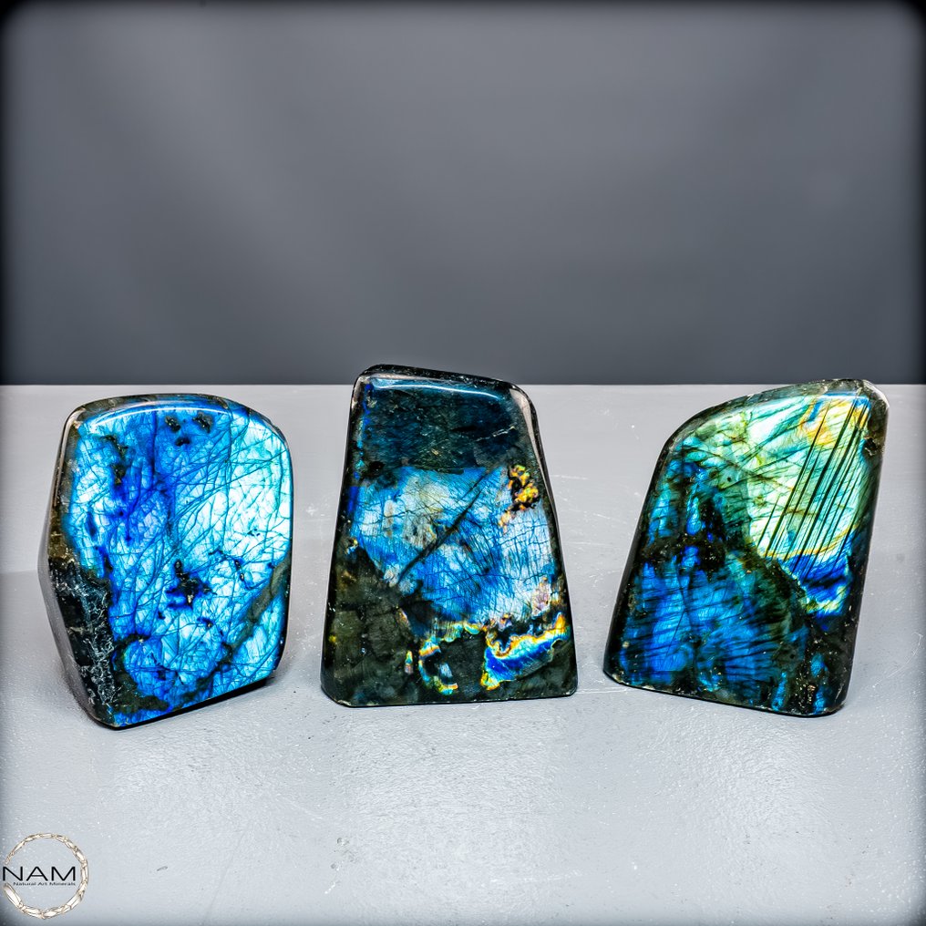 拉布拉多石——光彩照人的自由形态套装,具有浓郁的蓝色、绿色和金色光泽。 自然的拉布拉多石- 2050.16 g - (3) #3.2