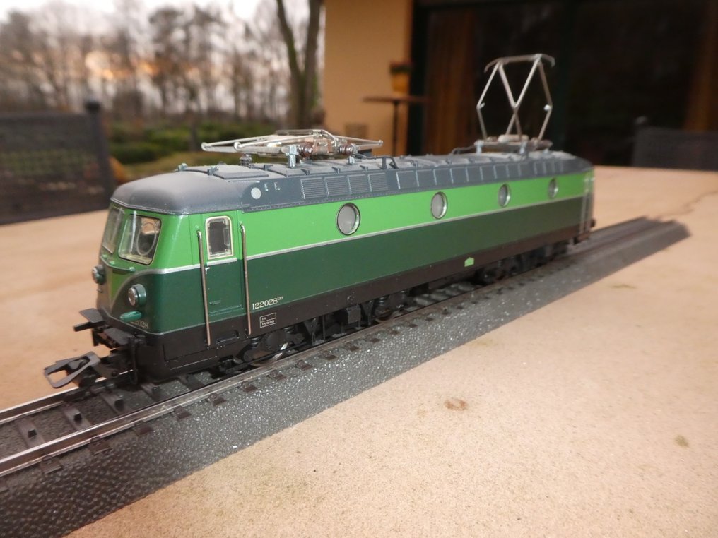 Märklin H0轨 - 37231 - 电力机车 (1) - 电力机车系列122 - NMBS #2.1