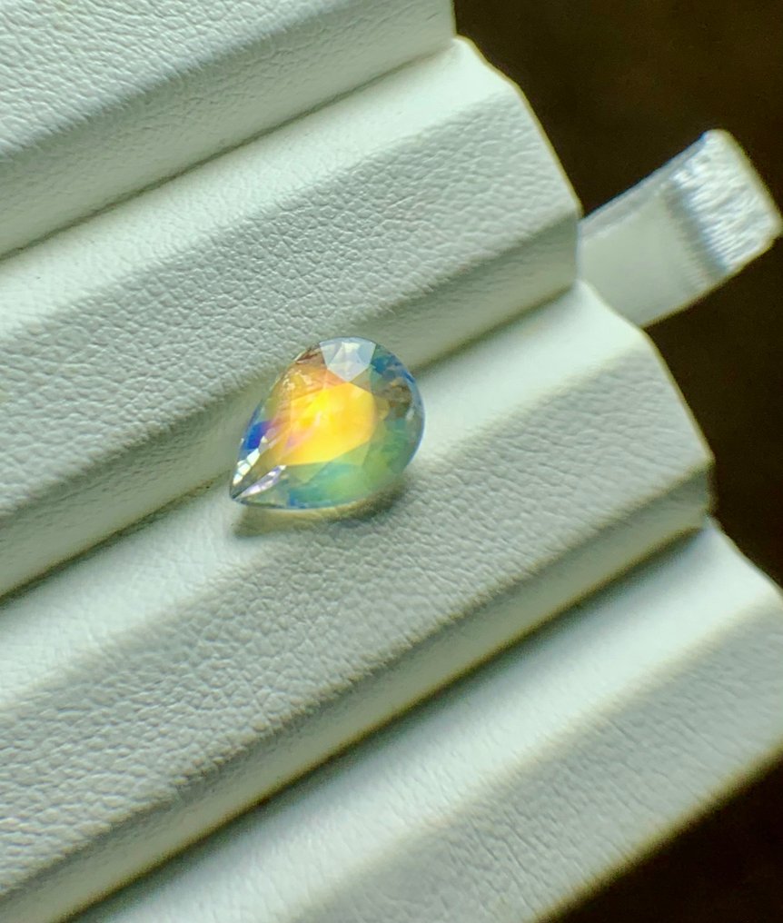 1 pcs 多色, 藍色 月光石 - 2.89 ct - 國際有色寶石協會 (ICA GemLab) - 天然拉长石 #1.0