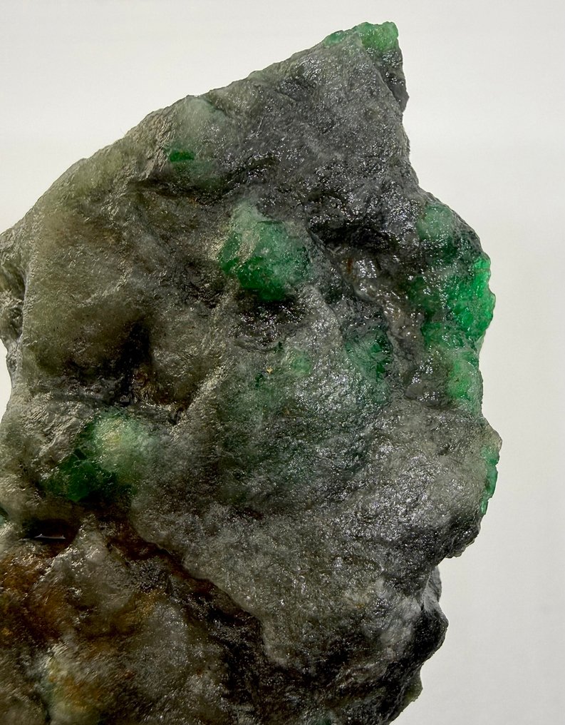 翡翠六边形棱柱状形状 水晶在矩陣上 - 高度: 64 mm - 闊度: 40 mm- 67 g #3.2