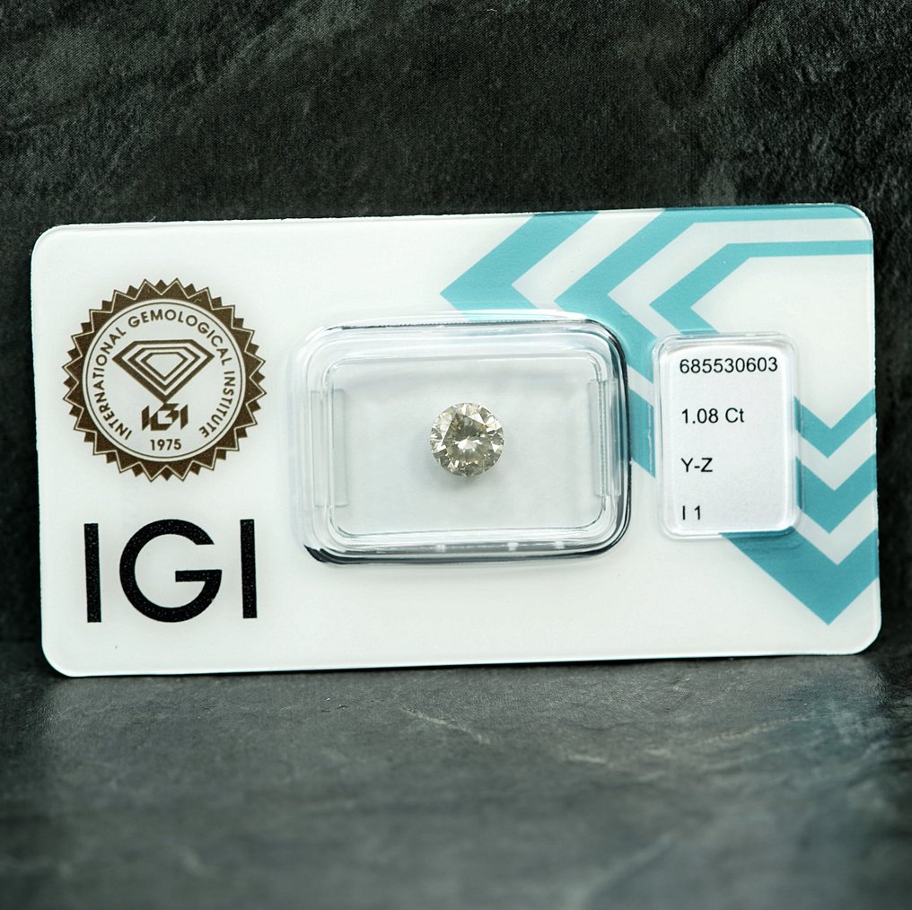没有保留价 - 1 pcs 钻石  (天然色彩的)  - 1.08 ct - 圆形 - Light 稍帶灰色的 黄色 - I1 内含一级 - 国际宝石研究院（IGI） #1.0